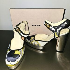 Vintage rare Miu Miu silver platform with floral print IT size 40 US 39.5/10 EUC
